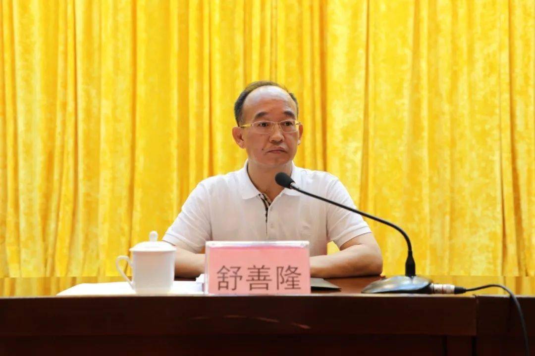 会上,兴宁区政府区长林涛结合市创城办督导检查时指出的问题,对今后创