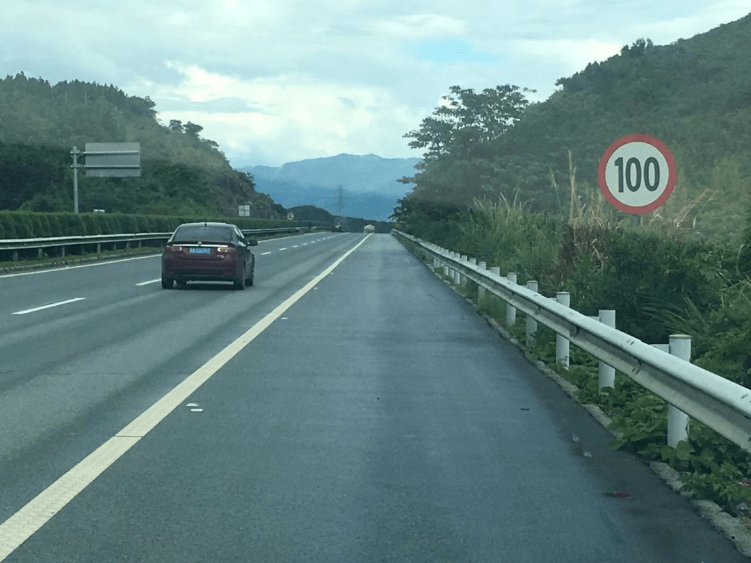 桂林方向)g59呼北高速桂林至兴安段新增测速点为加强辖区道路秩序管理