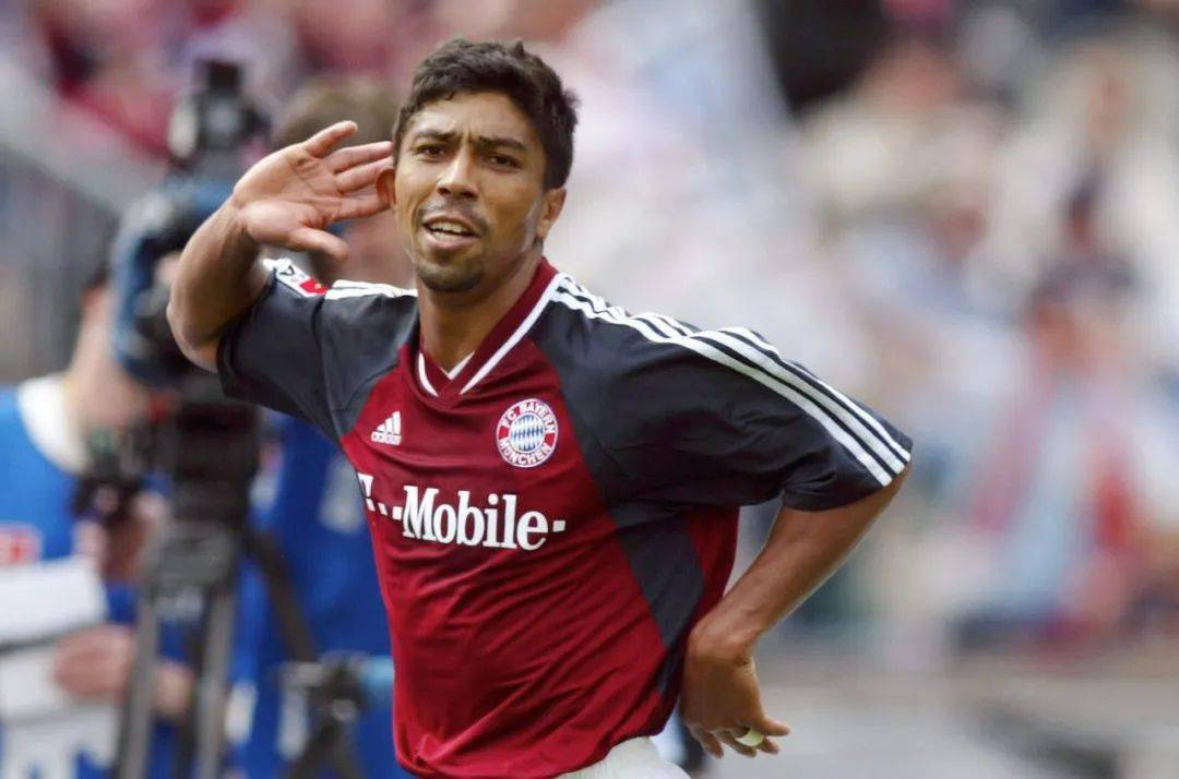 在2002/03赛季的欧冠小组赛上,拜仁就曾1-2负于里昂,让人意想不到的是