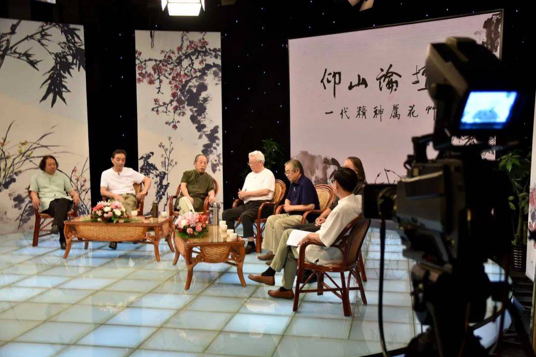8月14日,在书画频道演播中心举办的仰山论坛中,特邀主持人王鲁湘与