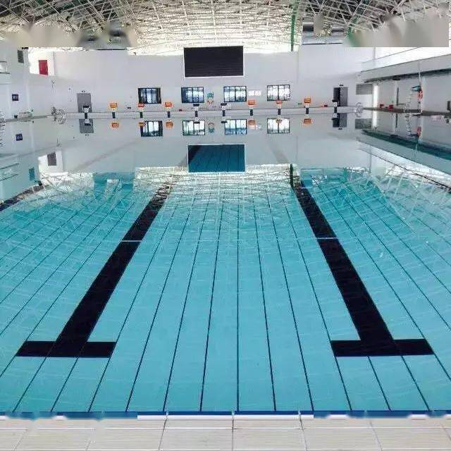 平阳县游泳馆位于县体育中心内,馆内建有25m×16m六泳道1