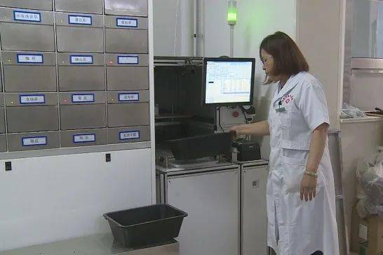 旗中蒙医院引进自动抓药机中药配制实现自动化