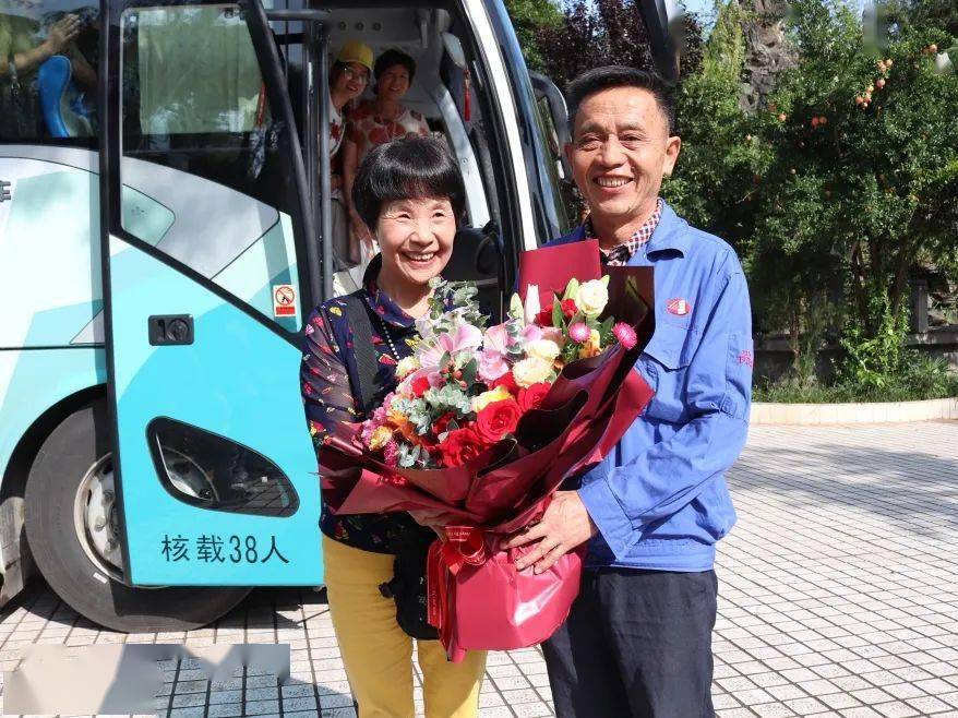 富源县长陈志,副县长牛睿等会见副总裁冯红及慰问团一行.