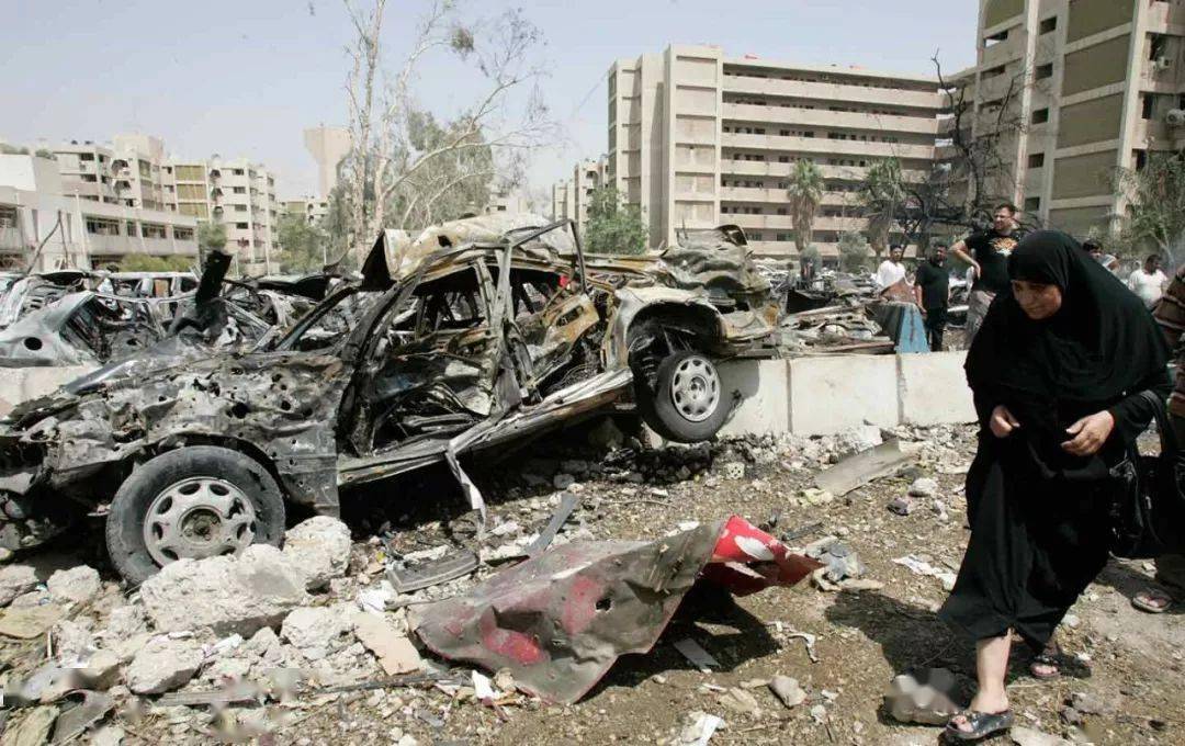 2003年,美军对巴格达内萨达姆可能藏身的地点进行了猛烈轰炸,无数建筑