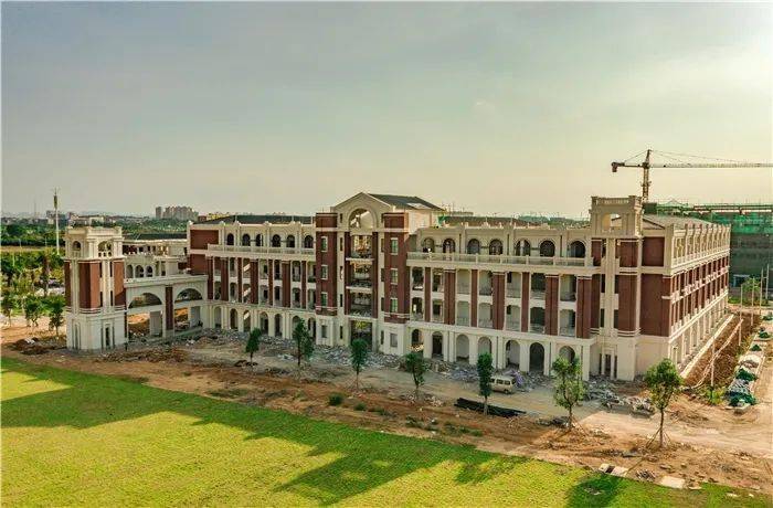 最新武鸣校区一期二阶段工程均已进入内部装修阶段