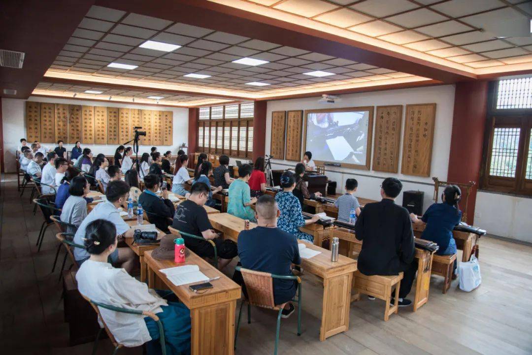 龙人古琴成人本科班面授课程顺利举办!