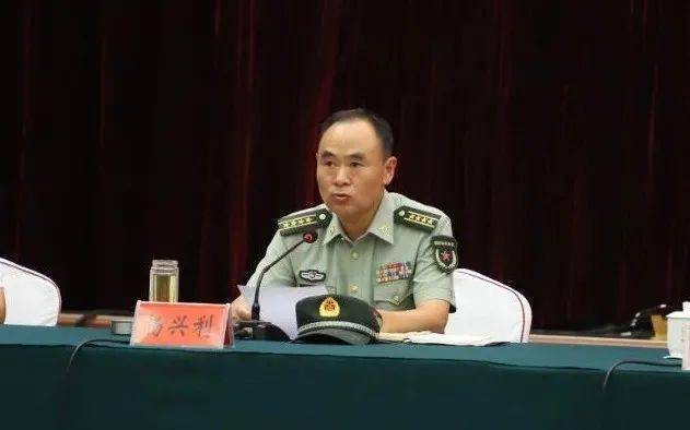 杨兴利宣读市委,市政府,军分区致新录取学员贺信与