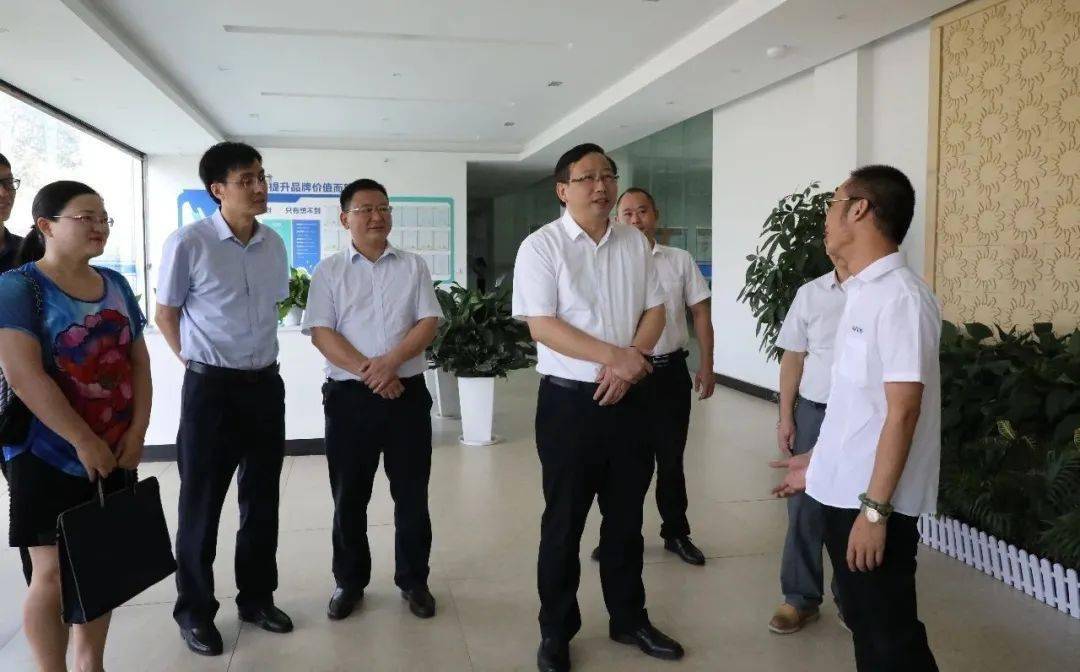 刘光华一行先后来到江西华健电力工业有限公司和江西鑫通机械制造有限