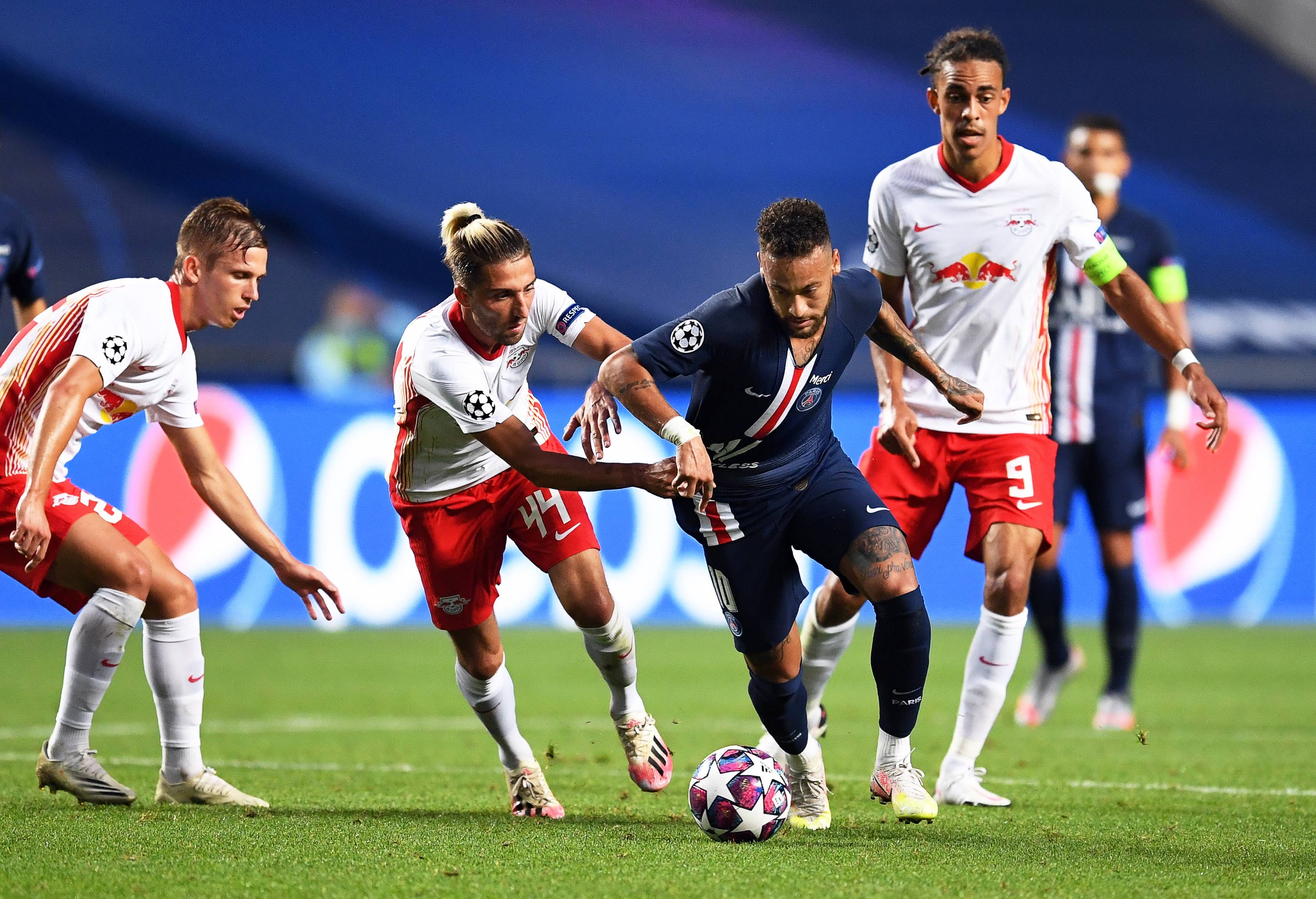 足球——欧冠联赛:巴黎圣日耳曼晋级决赛