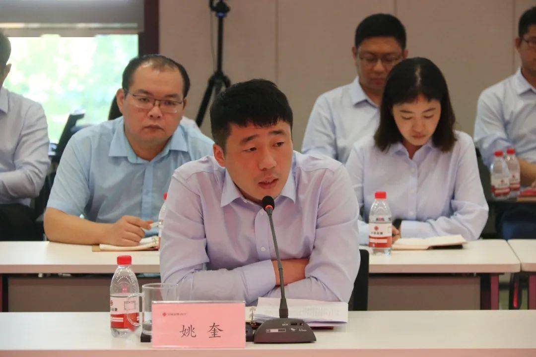 姚奎作总结讲话,他对上半年公司取得的成绩表示肯定,上半年,安诚金融