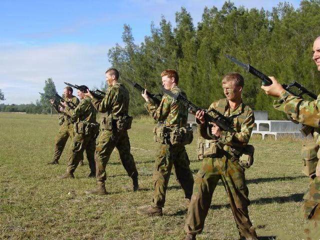 永恒的经典——m9军刀的前世与来生_刺刀