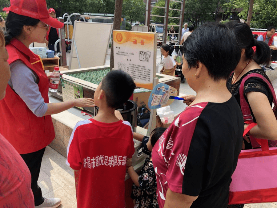 科学有乐趣 ——许昌市科普大篷车进社区志愿服务活动走进五一社区
