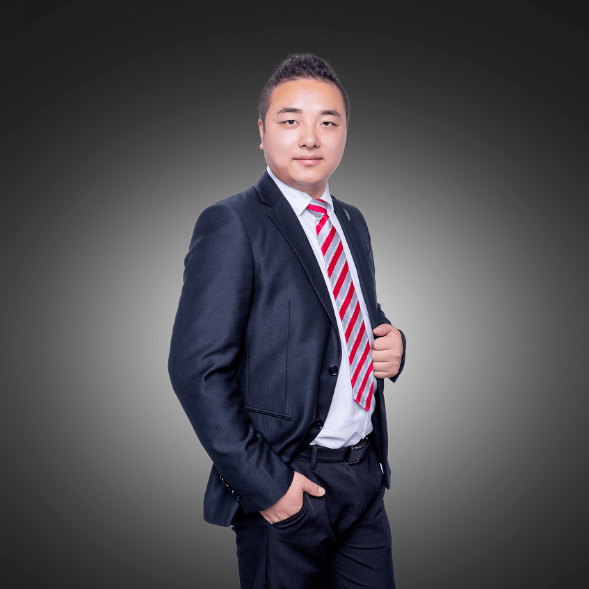 两个多月以来,金明奎都是第一个来分行开门,最后一个离开的人,从没在