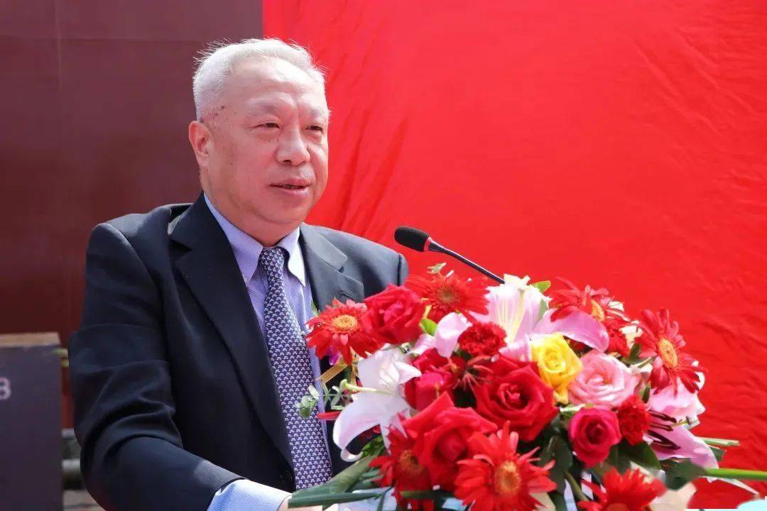 中国船舶租赁董事长钟坚与广船国际董事长陈忠前共同见证