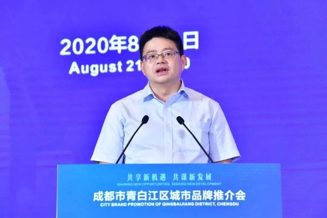 最后,池勇区长诚挚邀请各位企业家和创业者,与青白江区一同在更高水平