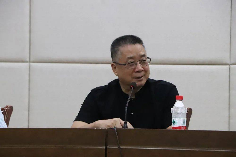播下一颗"传媒"的种子 ——王福生教授携团队莅临仙居县城峰中学