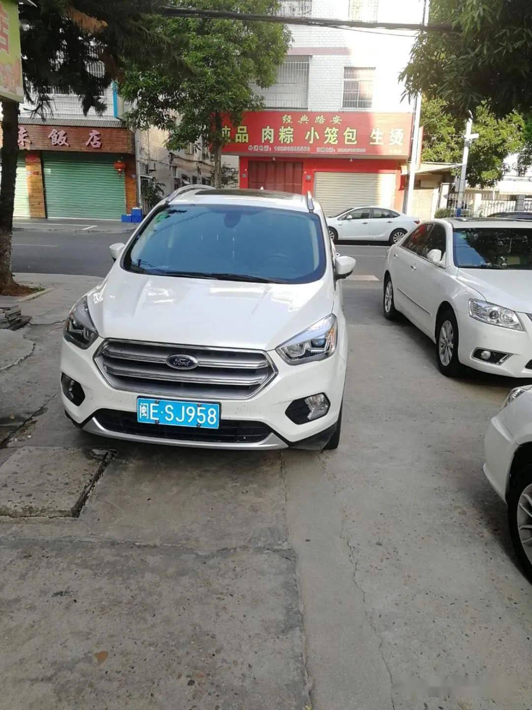 车牌闽bnm361车主张*容车牌闽em0611车主长泰县荣泰房地产开发