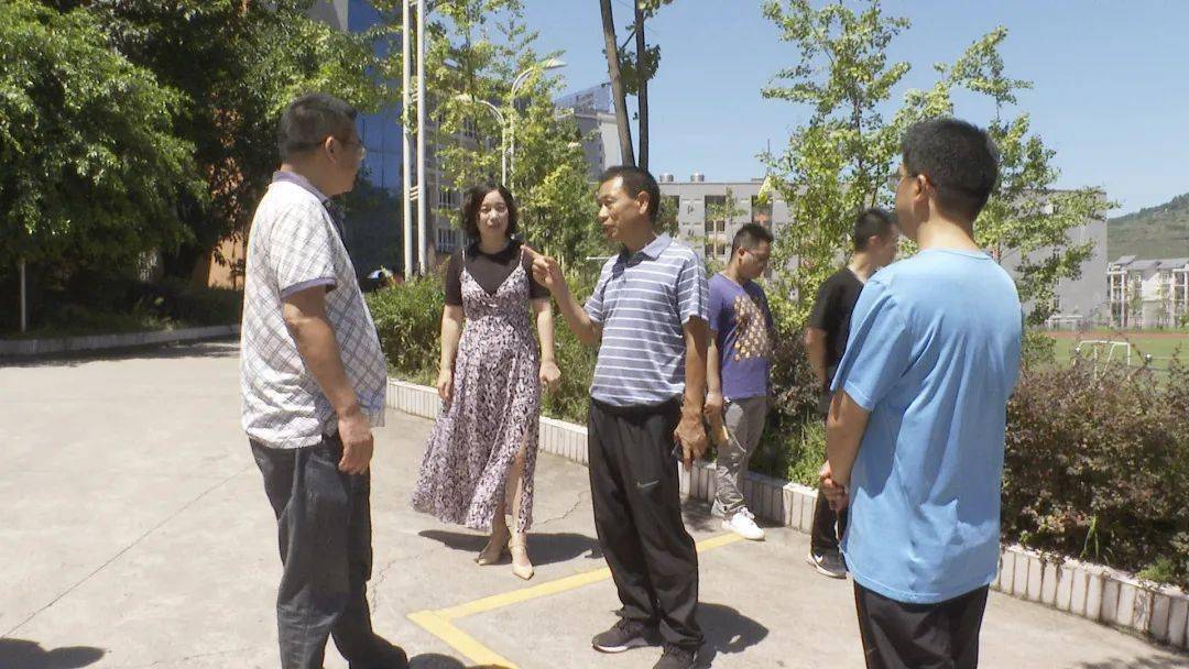 杨淞调研督导全县创文工作推进情况时强调再细化再精准对标对表迅速