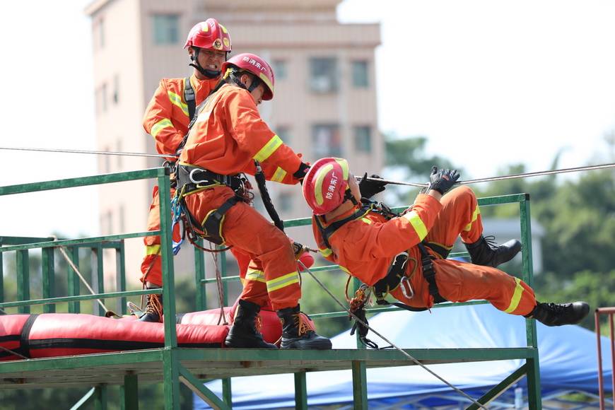 帅广东消防举办2020年度特勤业务暨装备技能大比武