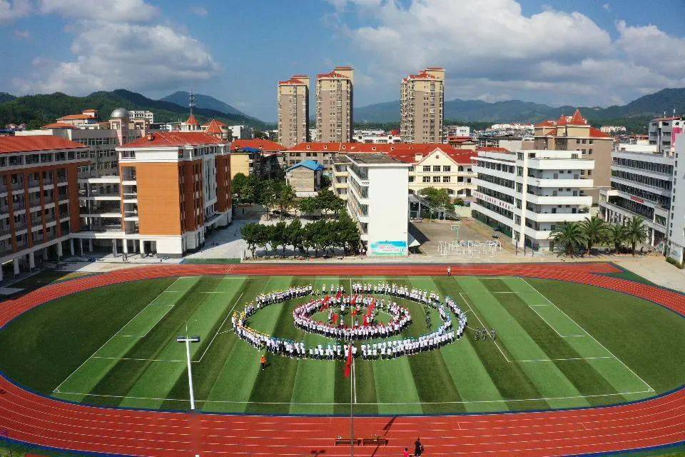 视频报告这是我们的军训请明溪人检阅