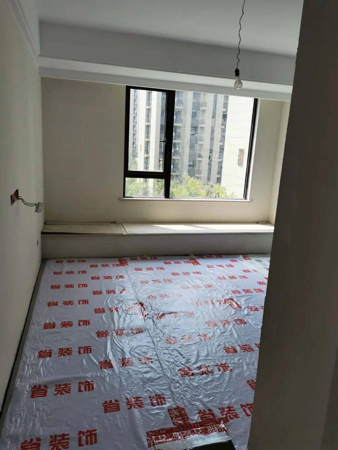 翡丽湾章军师傅工地,工程整体安装收尾工作,木地板铺装完工,成品保护