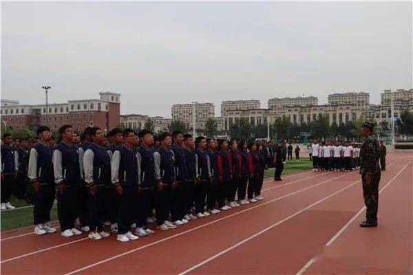 杭州铭师堂朝阳区负责人刘万成,凌源中学校长薄希田,党委书记李玉琦