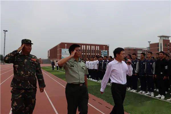 杭州铭师堂朝阳区负责人刘万成,凌源中学校长薄希田,党委书记李玉琦