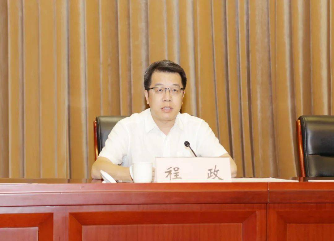 我市召开全国文明城市创建工作推进点评会_袁秋中