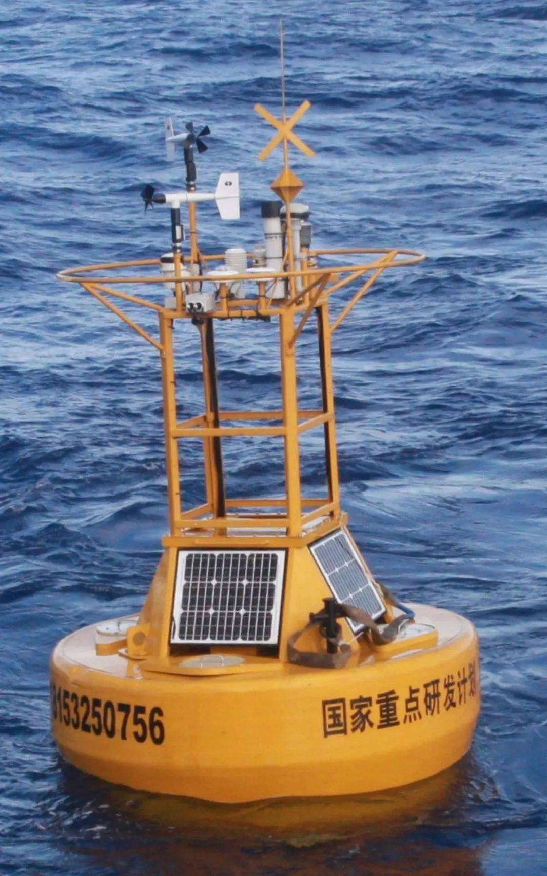 首套国产化海气界面观测浮标布放西北太平洋