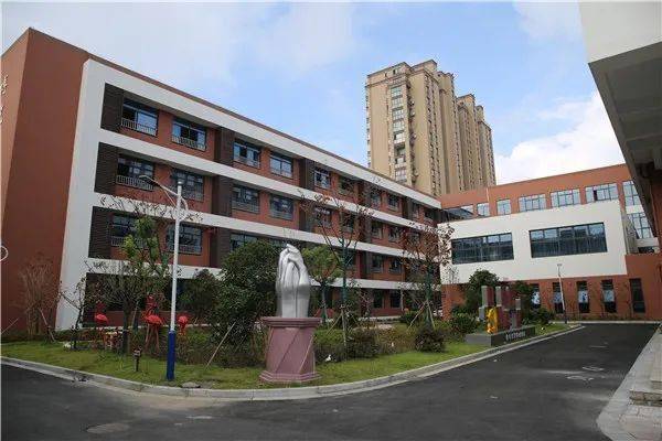 盼望着,盼望着,海安市实验小学西校区二期工程于2020年8月14日终于