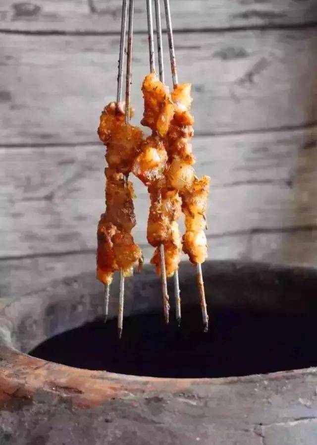 烧烤圈: 泥烤～土与火的艺术,闪耀着中国传统美食文化的光辉!