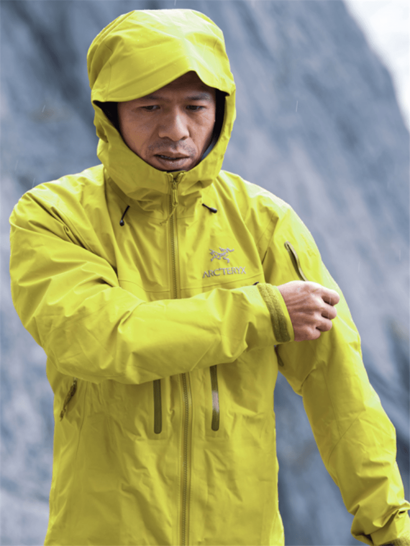 国大岩壁第一人何川六度挑战布达拉峰北壁终登顶!