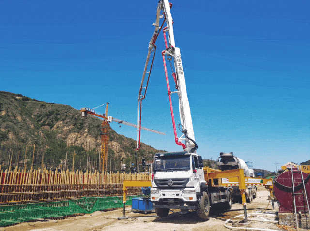 醉了醉了|徐工打卡中国"最美"边境国道_施工
