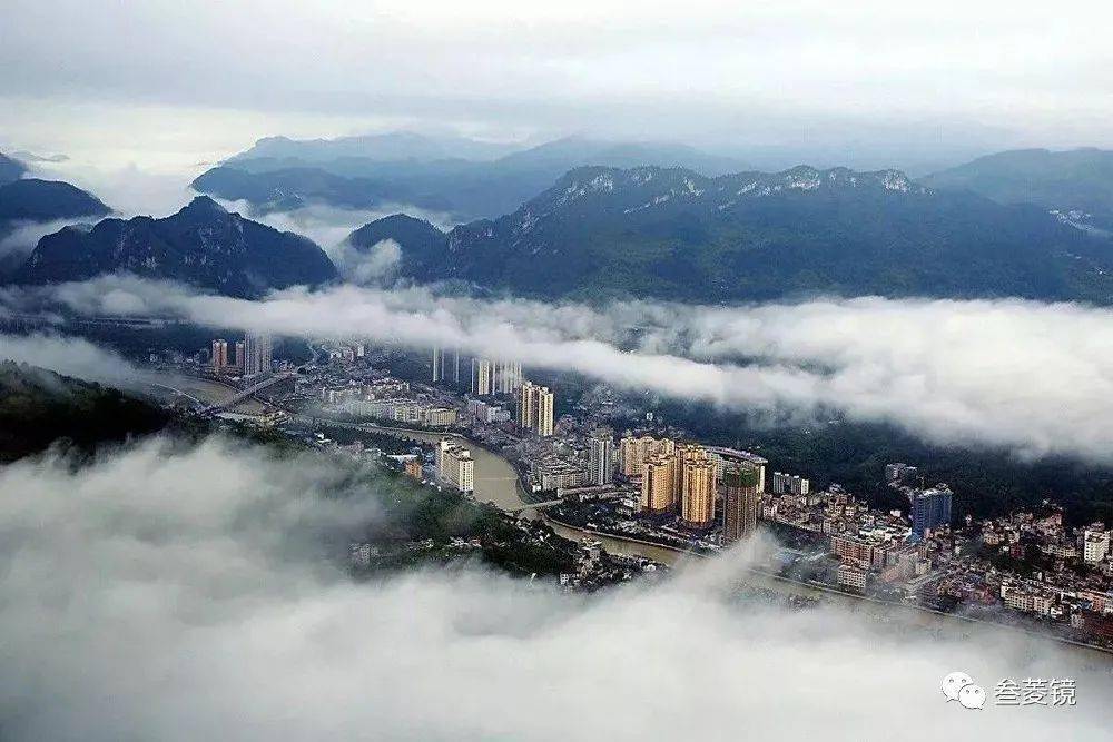 石阡县位于贵州省东北部,铜仁市西南部,国土面积为2173平方公里,森林