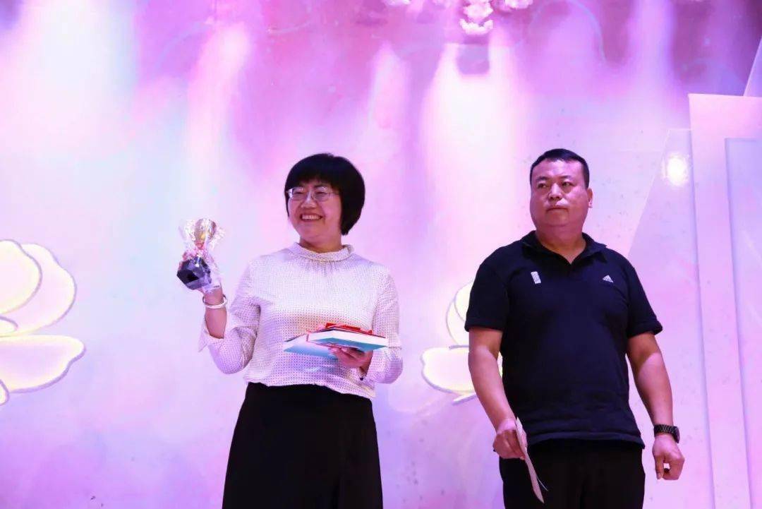 一等奖(1名):付美兰【原平轩岗】一部从繁华到悲凉的厚重大书.