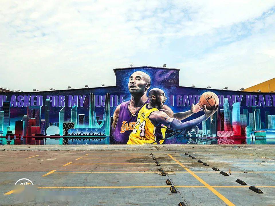 "大家决定在中心外墙创作一幅巨型科比壁画.