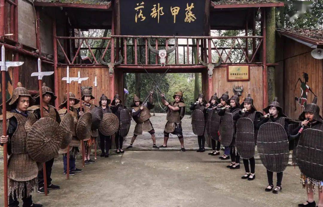 第七次擒孟获时,孟获请来了乌戈国英勇善战的藤甲兵,将蜀军打得溃不成