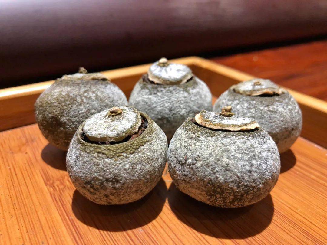 注意啦,小青柑身上的"白霜"不是脏东西,还是好东西它是新会柑挥发油的