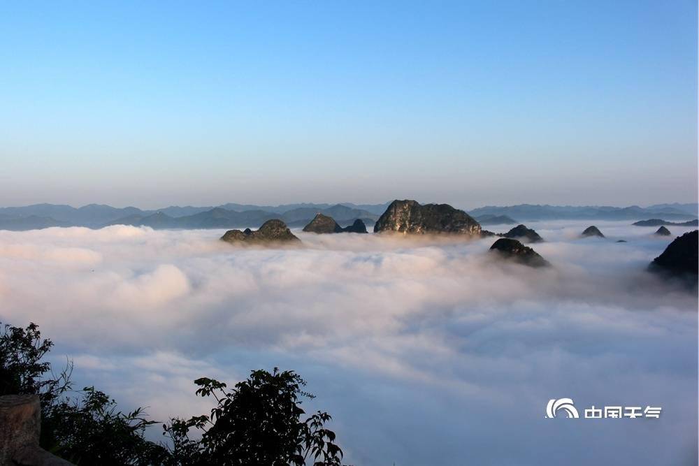 广西凤山坡雄堡现"云海"奇观