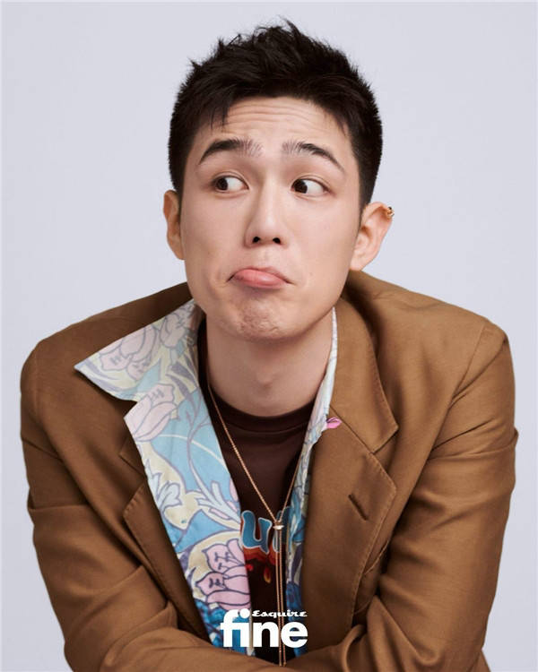 利晴天时尚先生大片曝光运动复古俏皮演绎多种风格