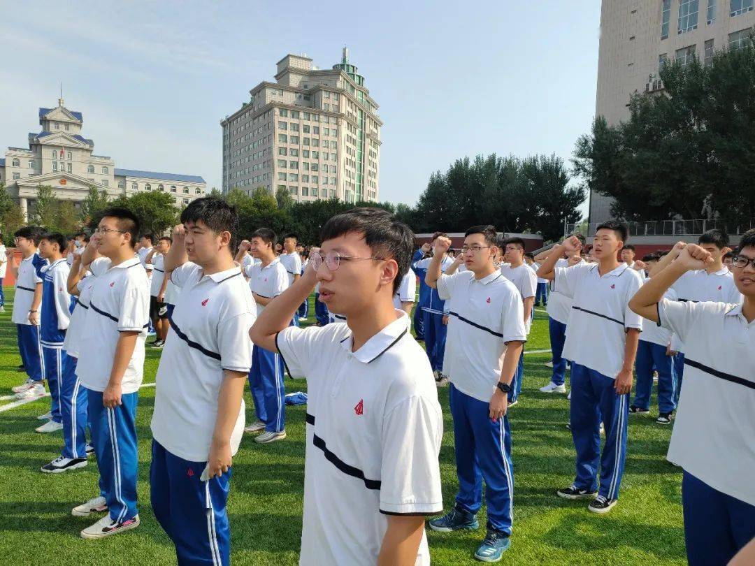 长春市十一高中学生誓词我要做优秀的十一高人,胸怀祖国,放眼世界.