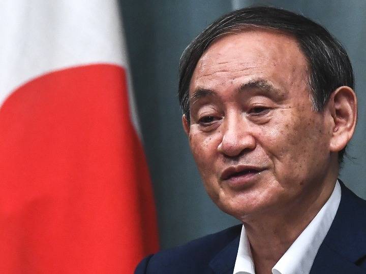 8月31日,日本内阁官房长官菅义伟在日本东京的首相官邸出席记者会.