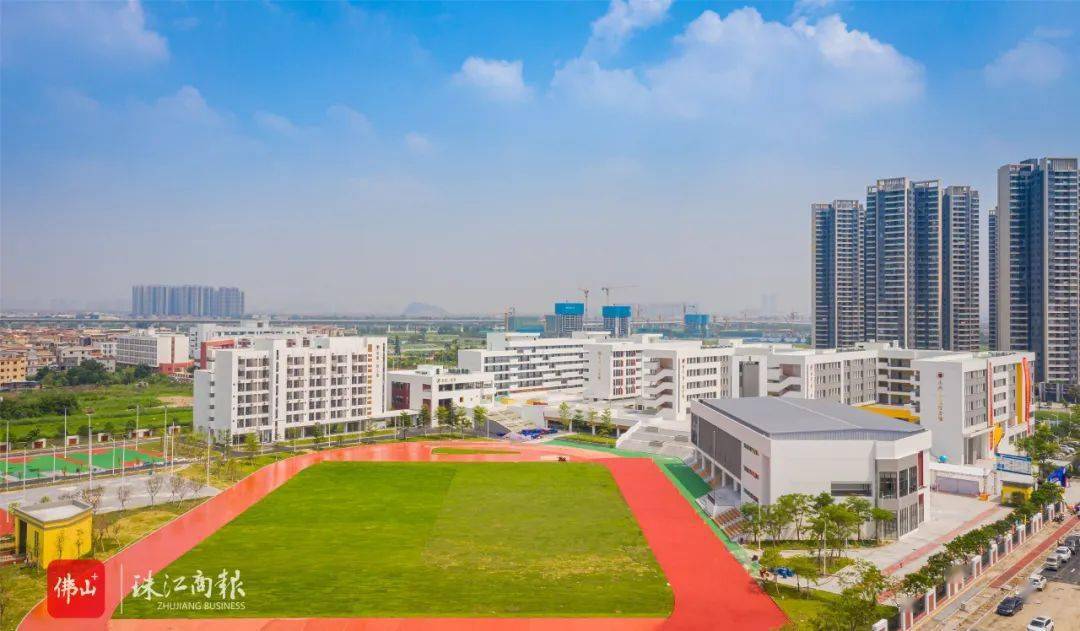 顺德华南师范大学附属北滘学校初中部于今日开学,该校是由华南师范