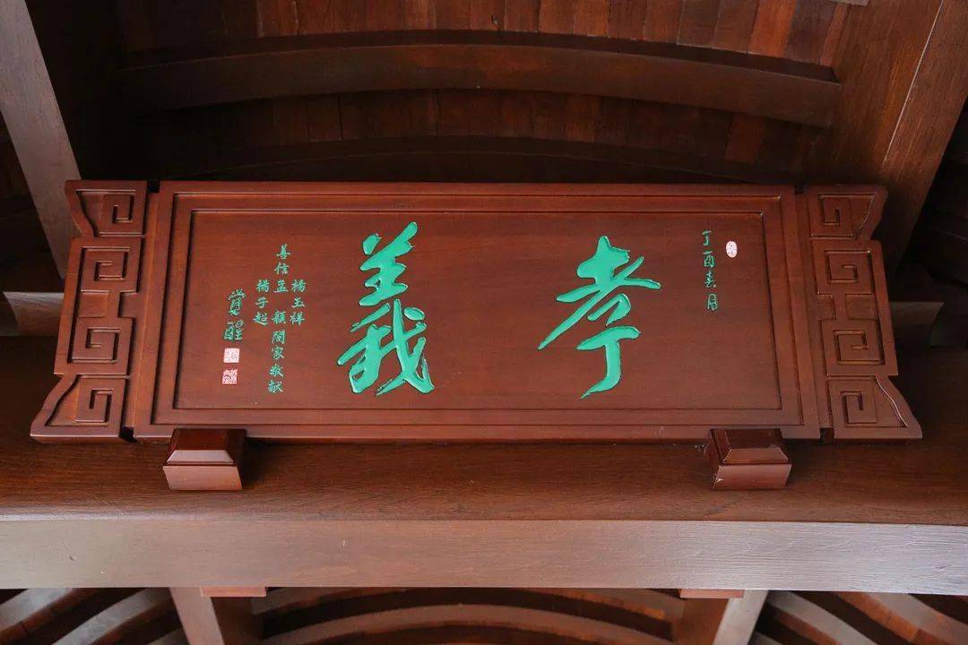 报母恩上升忉利天说法;又如《观无量寿佛经》中以"修三福"为净业正因