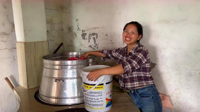 贵州小潘今天酿了好多红薯酒小潘太猛尝了两口头都大了过瘾