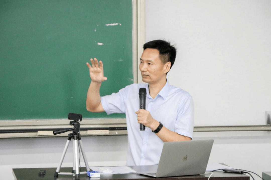 我院教授傅才武赴中国海洋大学授课大众消费文化市场的兴起与文化产业