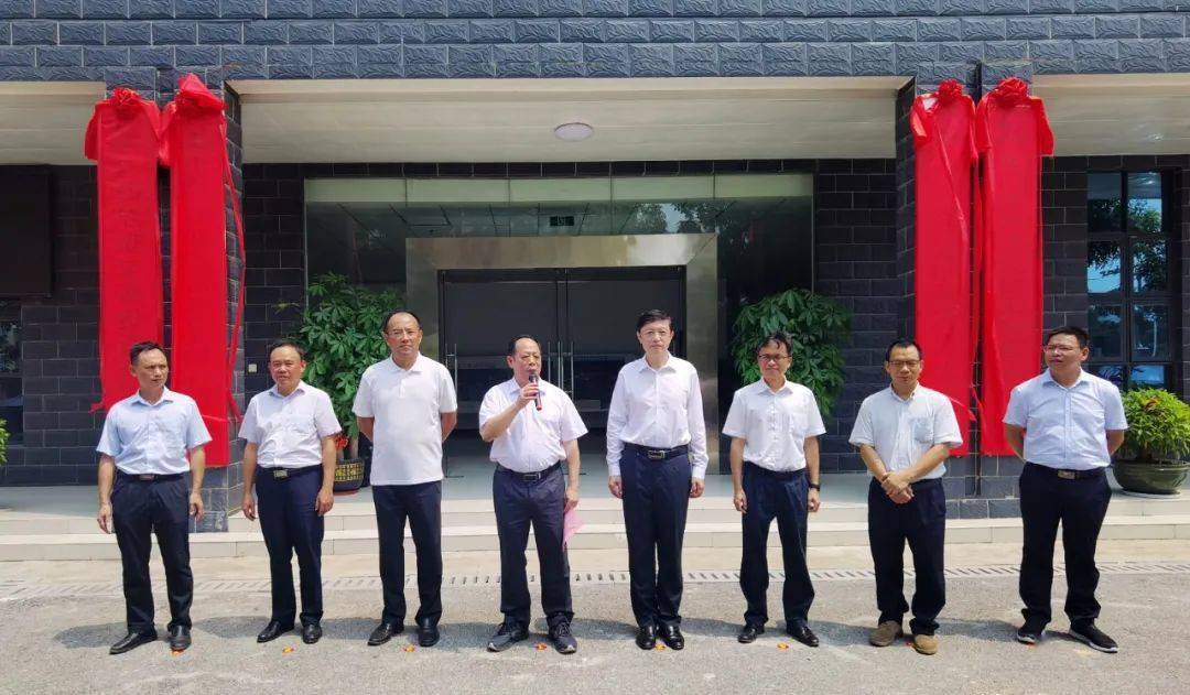 集团公司党委书记,董事长周文,钦州市人民政府副市长卢峰,集团公司