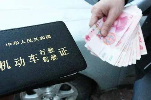 大车司机卖驾驶证分赚钱02并没有意识到是违法行为只是你情我愿邓某