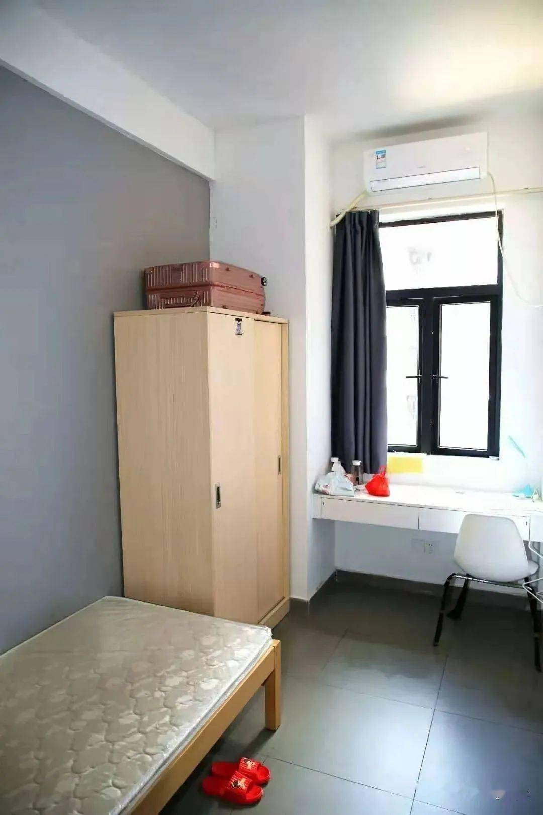 每个房间放一张床,住一人)四房一厅两卫(单人间)广东酒店管理职业技术