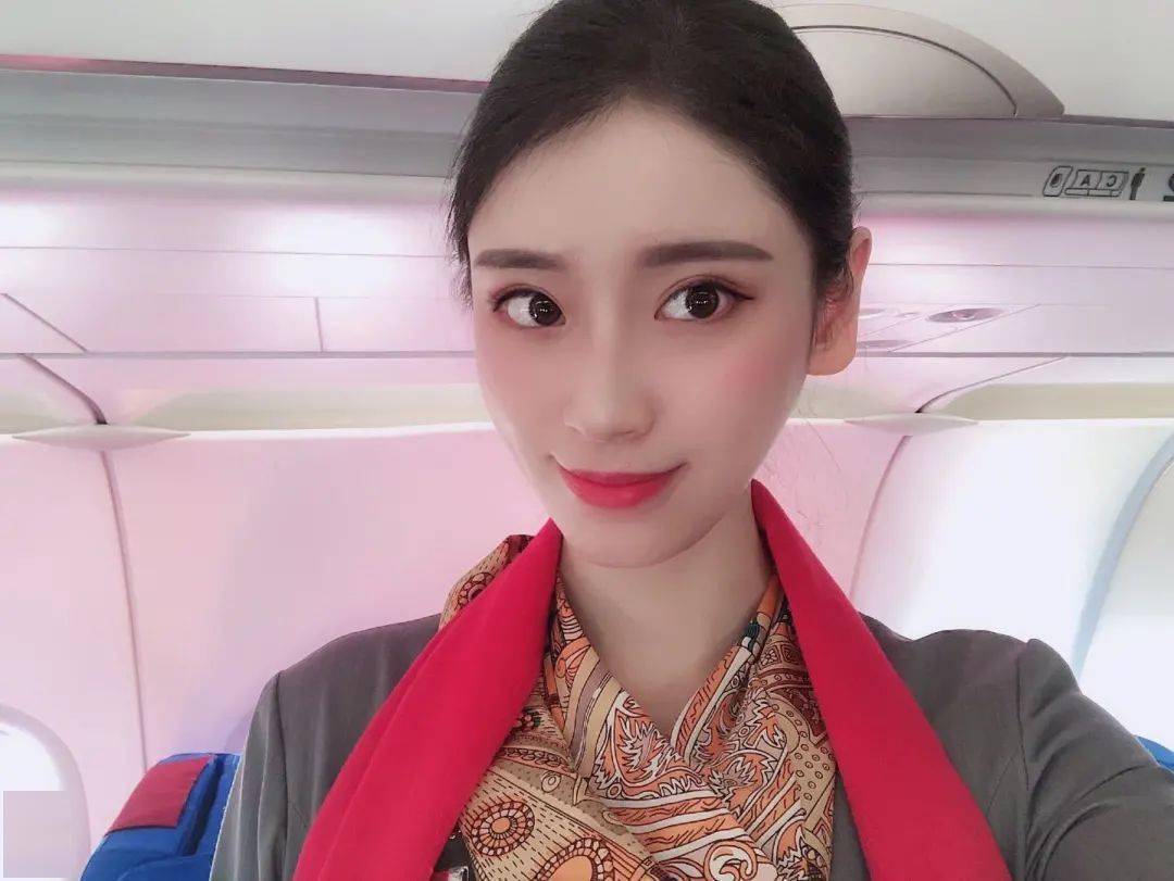 青岛航空空姐王听雨半山腰总是最挤的你得去山顶看看